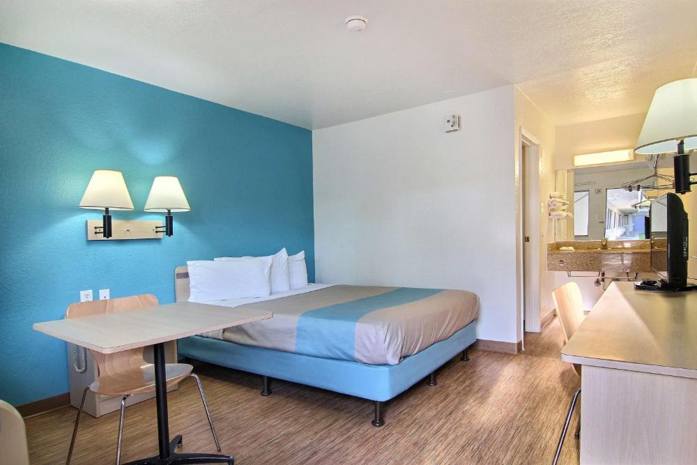 Queen Room interior